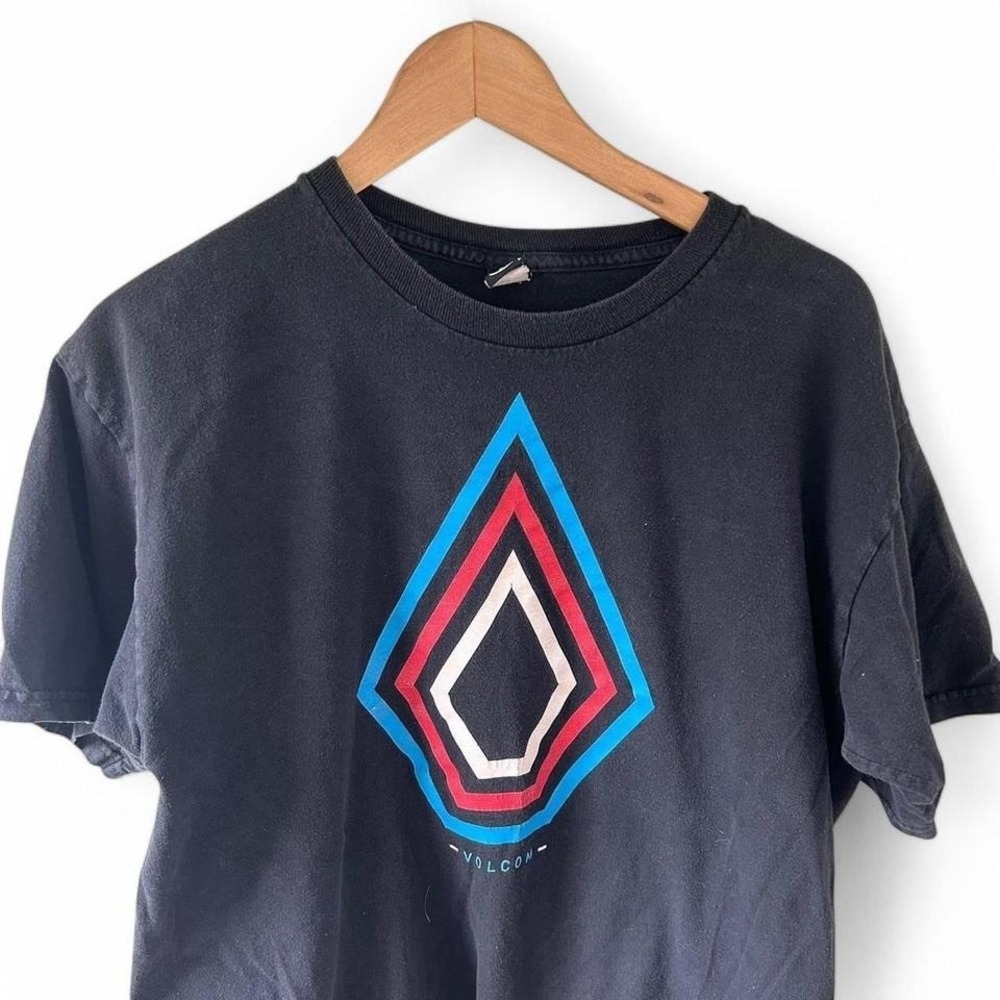 Volcom black and‎ red cotton tee Size L